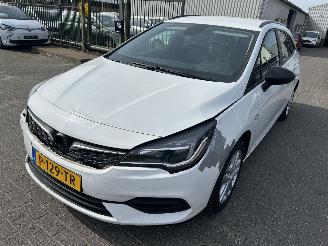 Opel Astra Sports Tourer 1.2 Turbo Edition picture 1