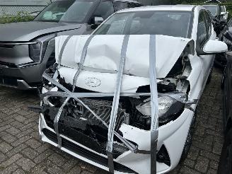 uszkodzony samochody osobowe Hyundai I-10 1.0i Blue Comfort 2023/9