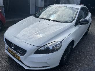 skadebil auto Volvo V-40 T2   2.0 Ltr 2016/1