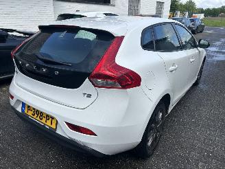Volvo V-40 T2   2.0 Ltr picture 5