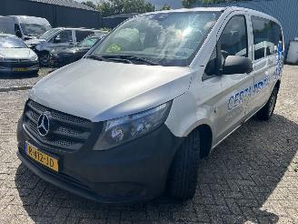 Vaurioauto  cab Mercedes Vito Tourer Diesel  ( 9 persoons ) 2015/6