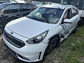 krockskadad bil auto Kia Niro 1.6 GDI  Hybrid  Automaat 2016/11