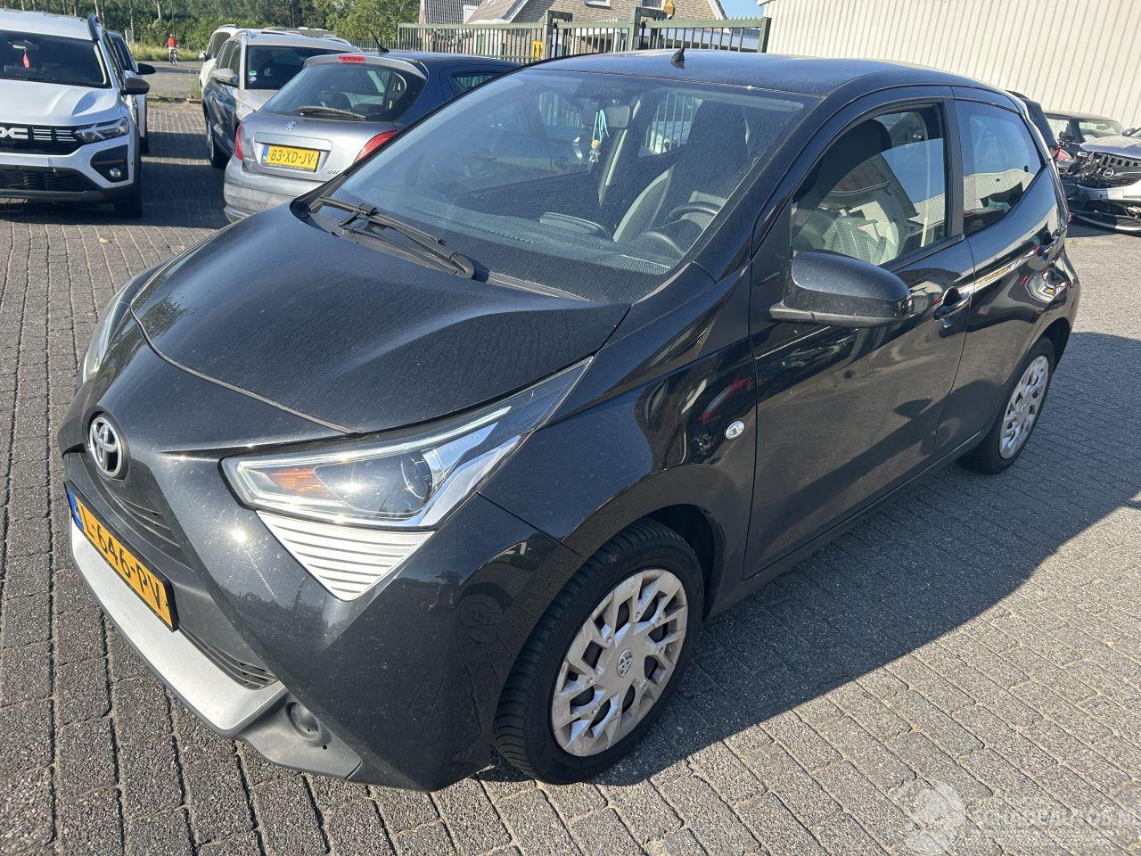 Toyota Aygo 1.0 VVT-i  x-Play   ( Diefstal radio )
