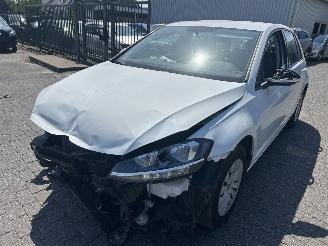 skadebil auto Volkswagen Golf 1.6 TDI   Automaat  5 Drs 2020/4
