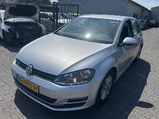 skadebil auto Volkswagen Golf 1.0 TSI   5 drs 2017/1