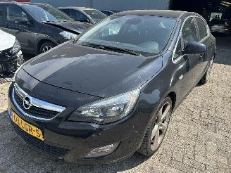 damaged passenger cars Opel Astra 1.4 Turbo   5 Drs 2010/4