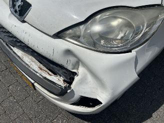 Peugeot 107 1.0 picture 2