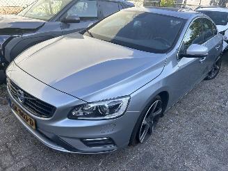 skadebil auto Volvo S-60 2.0 T5 R -Design 2015/6