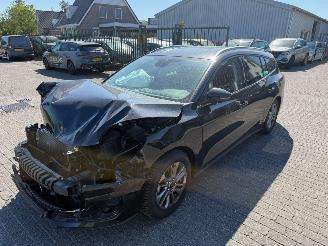 Unfallwagen Ford Focus Stationcar 1.0 Hybrid Ecoboost Titanium 2024/10