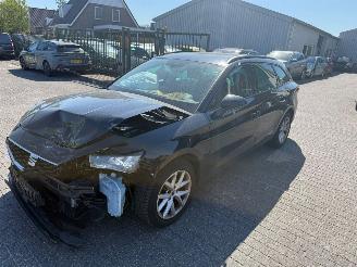 krockskadad bil auto Seat Leon Sportstourer 1.0 eTSI Style Business  Automaat 2023/11