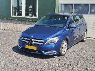 Damaged car Mercedes B-klasse 180 Ambition Aut. Cruise Clima Navi 2014/1