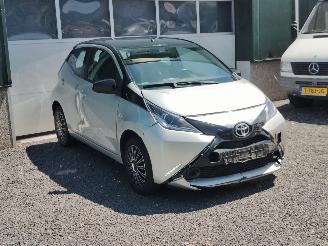 Toyota Aygo 1.0 VVT-i  X-Play Cruise picture 3