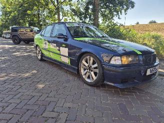 BMW 3-serie 328i 6-cilinder race edition picture 3