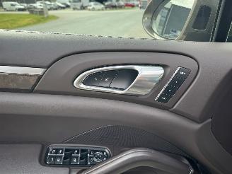 Porsche Cayenne CAYENNE S 3.0 E-HYBRID PANORAMA LEDER NAVI XENON VOL picture 21