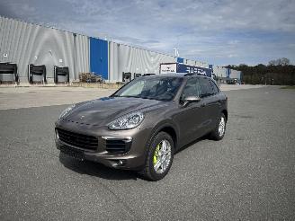 krockskadad bil auto Porsche Cayenne CAYENNE S 3.0 E-HYBRID PANORAMA LEDER NAVI XENON VOL 2015/12