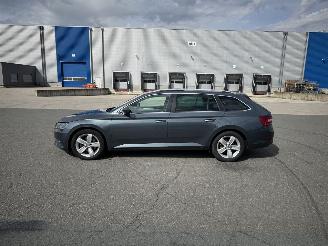 Skoda Superb 1.6 TDI KLIMA NAVI PANORAMA XENON picture 8