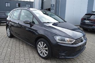 Vaurioauto  passenger cars Volkswagen Golf Sportsvan Volkswagen Golf Sportsvan 1,6 TDI Aut  DSG Navi Pdc Klimatronik 2014/12