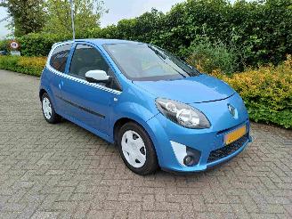 Damaged car Renault Twingo 1.2-16V Collection airco 2011/7