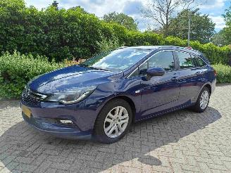 Vaurioauto  passenger cars Opel Astra Sports Tourer 1.6 CDTI Business+ 2016/11