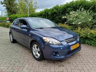 Coche accidentado Kia Pro cee d 1.4 CVVT X-tra 2010/11