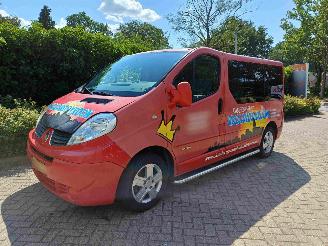 Vaurioauto  passenger cars Renault Trafic Passenger 2.0-16V  L1H1  9 persoons Authentique 2009/1