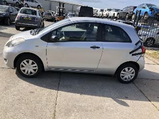 Coche accidentado Toyota Yaris 1.0i AIRCO 2010/3