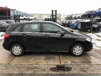 krockskadad bil auto Mercedes B-klasse B180 Automaat E6 2013/4