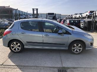krockskadad bil auto Peugeot 308 16hdi 68kW E5 5drs 2012/1