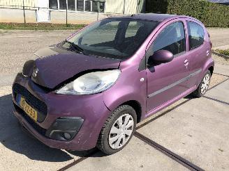 Peugeot 107 1.0i Active Airco 5 drs picture 2