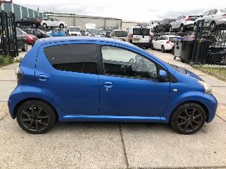 Damaged car Toyota Aygo Comfort Navigator AIRCO LM VELGEN 2011/5