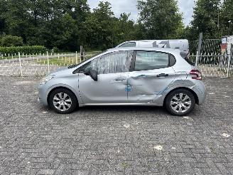 Peugeot 208 1.0 vti weinig km !! picture 2