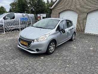uszkodzony samochody osobowe Peugeot 208 1.0 vti weinig km !! 2013/12