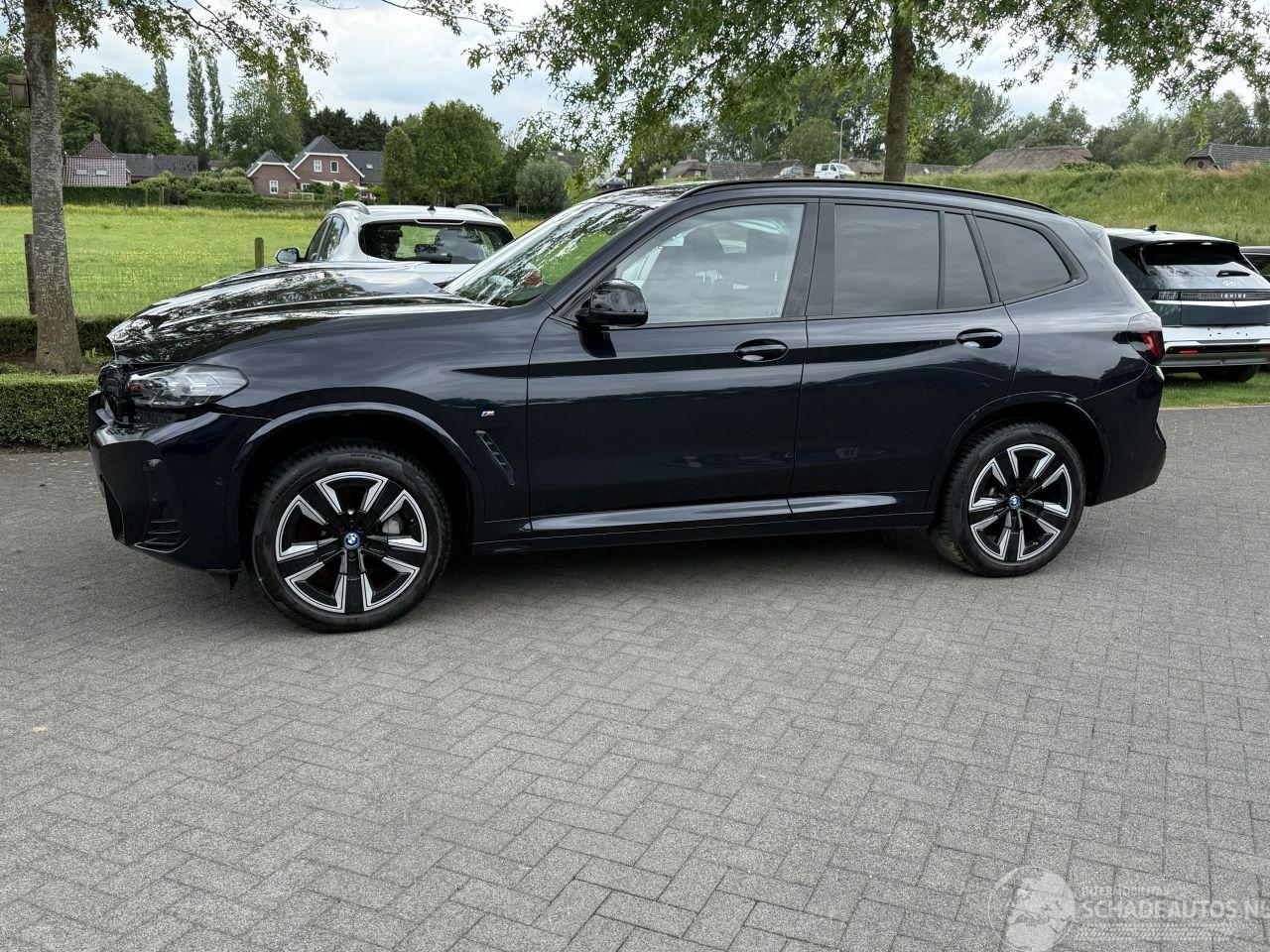 BMW iX3 80 KWH / M-Pakket / Leer / Panorama