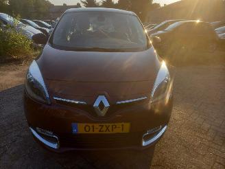krockskadad bil auto Renault Scenic 1.2 TCE PRIVILEGE 2013/3