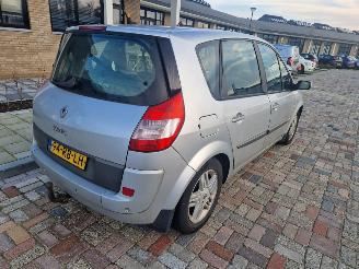 Renault Scenic 2.0 16v privilege luxe AUTOMAAT picture 6