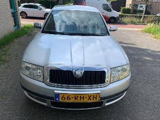 krockskadad bil auto Skoda Superb  2005/4