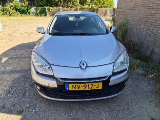 Voiture accidenté Renault Mégane AUTOMAAT  1.5 DCI 2012/8