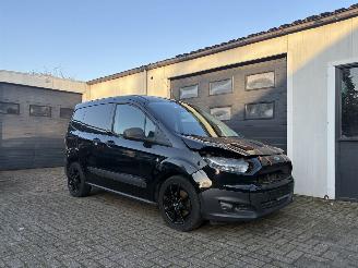 Coche accidentado Ford Transit courier 2017/10