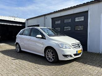 skadebil auto Mercedes B-klasse 180 blue efficiency business class 2011/2