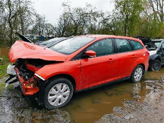 Voiture accidenté Ford Focus Ford Focus Wagon 1.6 TI-VCT Trend Sport 2011 2011/1