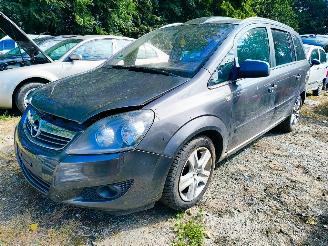 Vaurioauto  passenger cars Opel Zafira Opel Zafira 1.8 Cosmo 2011/1