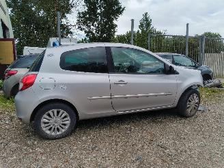 škoda osobní automobily Renault Clio Clio 1.2 Collection 2010/1