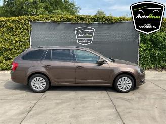 Salvage car Skoda Octavia Octavia Combi (5EAC), Combi 5-drs, 2012 / 2020 1.0 TSI 12V 2017/8