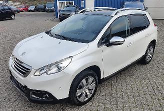 skadebil auto Peugeot 2008 Peugeot 2008 Allure 1,6 panodak navigatie 2014/5