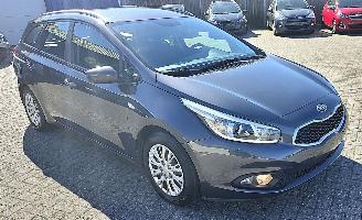 occasion passenger cars Kia Cee d Kia Ceed Sportswagon Dream Team 2015/4