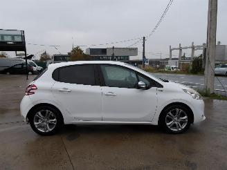 Peugeot 208 STYLE picture 5