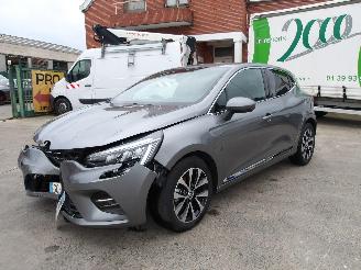 Schadeauto Renault Clio  2023/8
