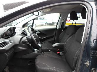 Peugeot 208 1.2 PURE TECH picture 12