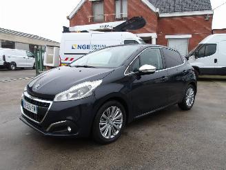 Avarii autoturisme Peugeot 208 1.2 PURE TECH 2019/9