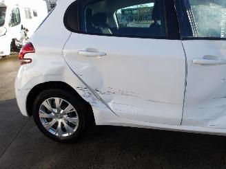 Peugeot 208  picture 12